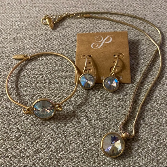 Plunder gold tone and crystal jewelry set - Picture 1 of 1